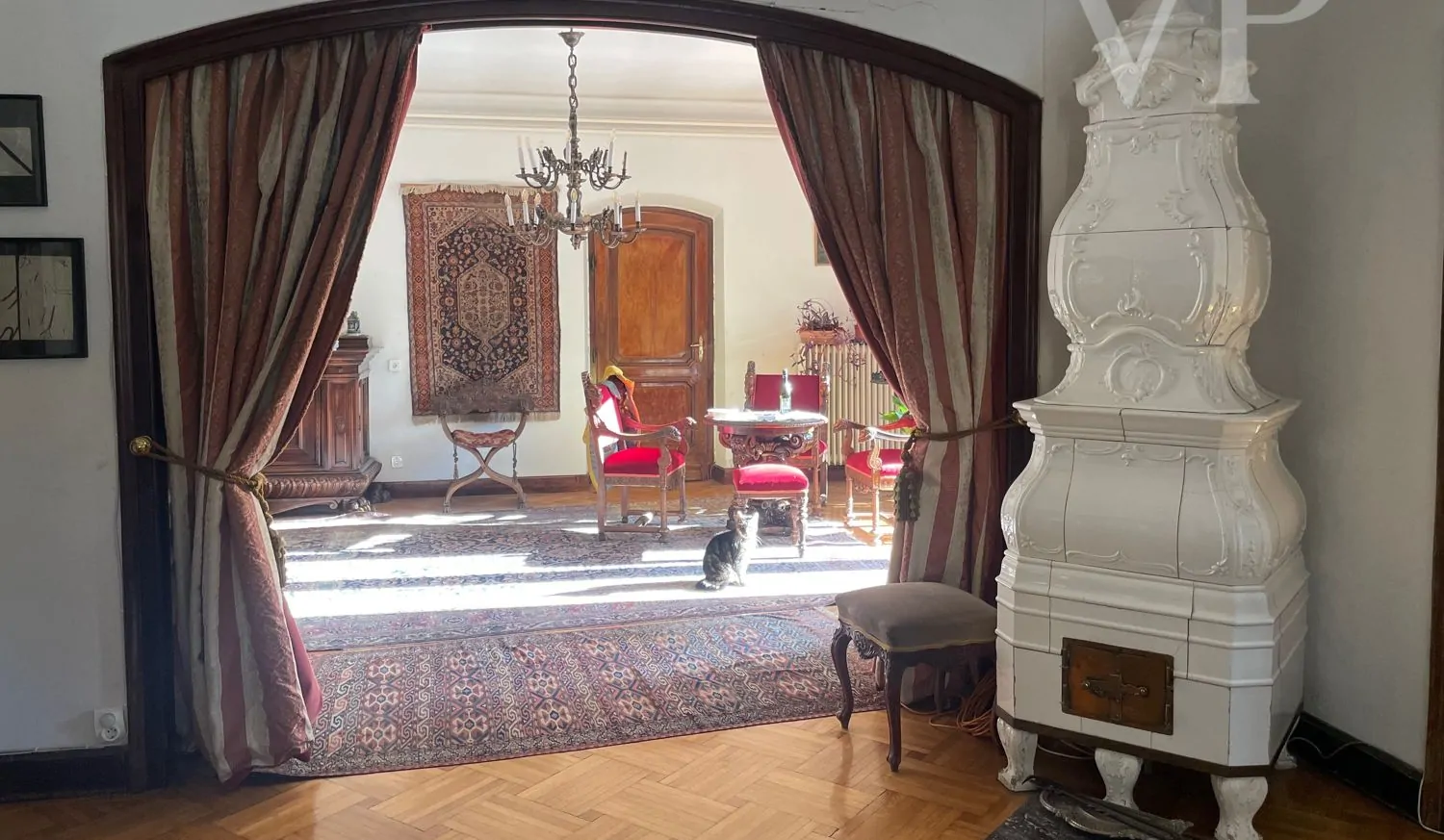 from_salon_to_dining