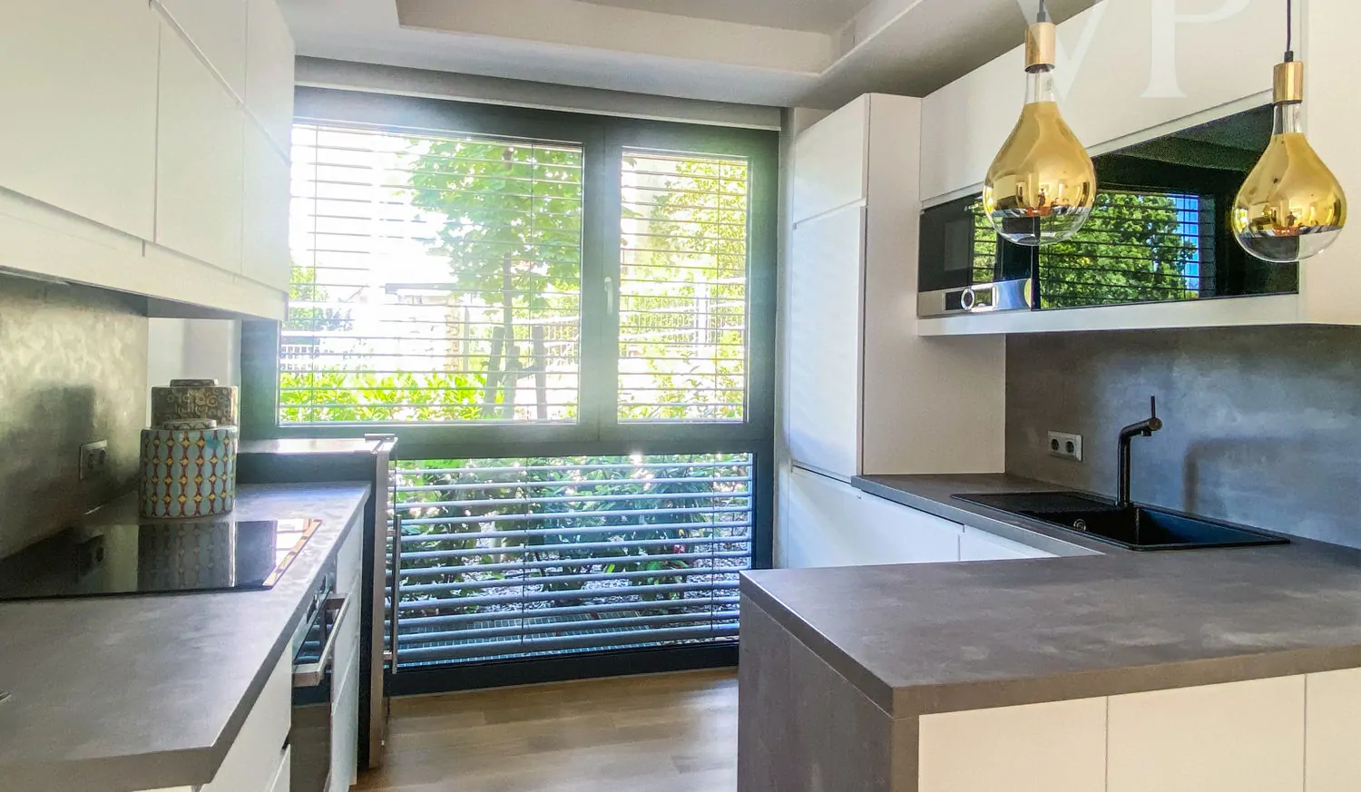 67AC23C4-707C-4E20-8C92-36DA04692C66