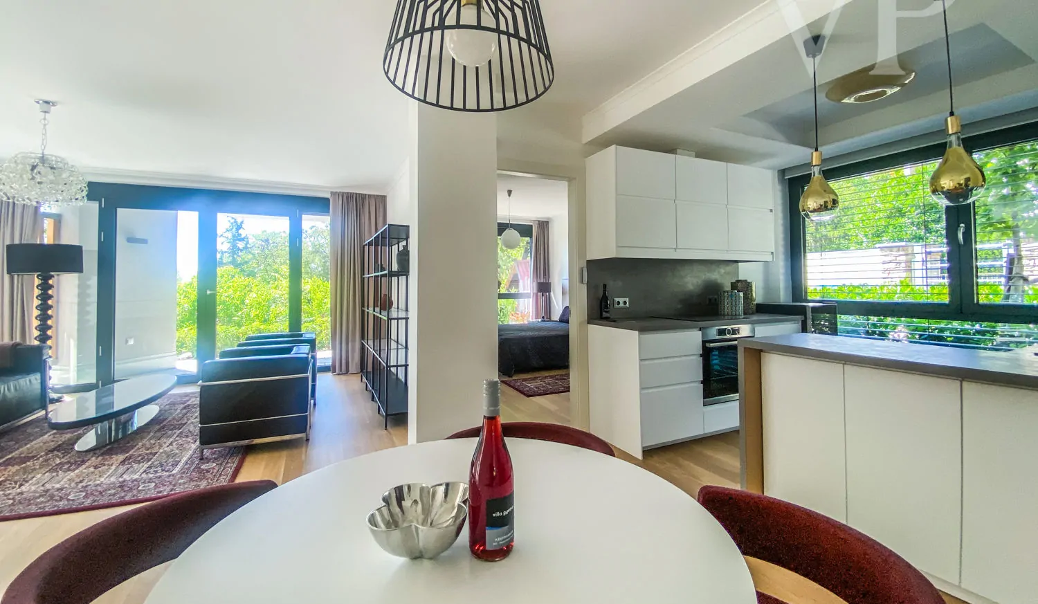 8CDA86A6-6E7D-459F-AA67-308048148F7F