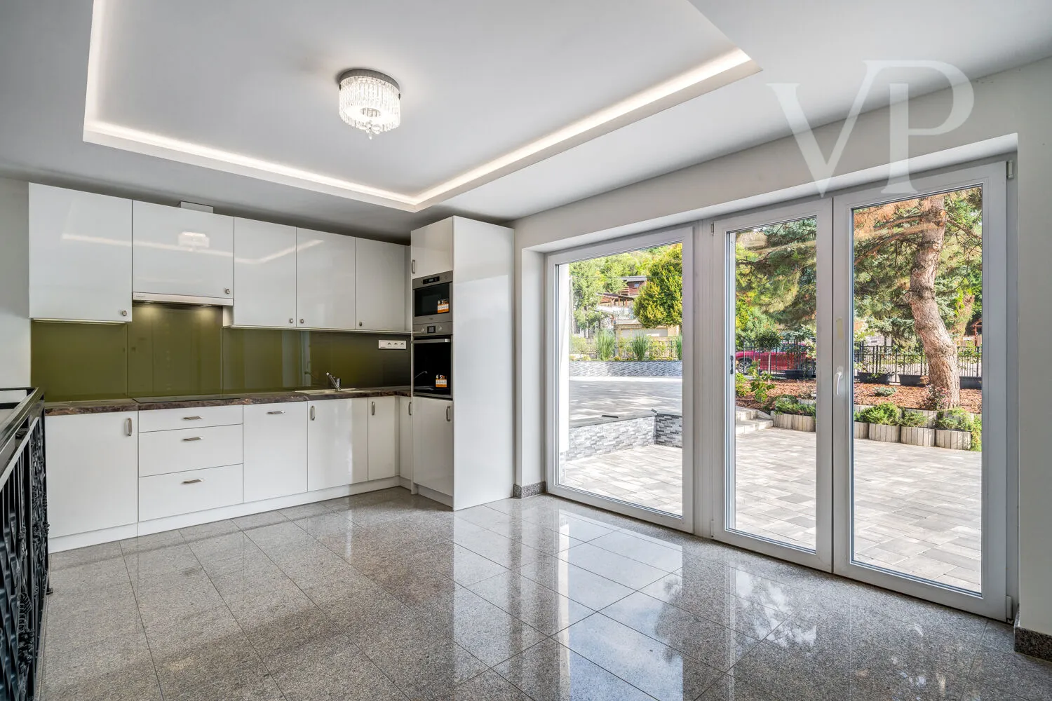 Budaörsi 3 lakásos ingatlan – többgenerációs otthon, iroda vagy magánklinika céljára.