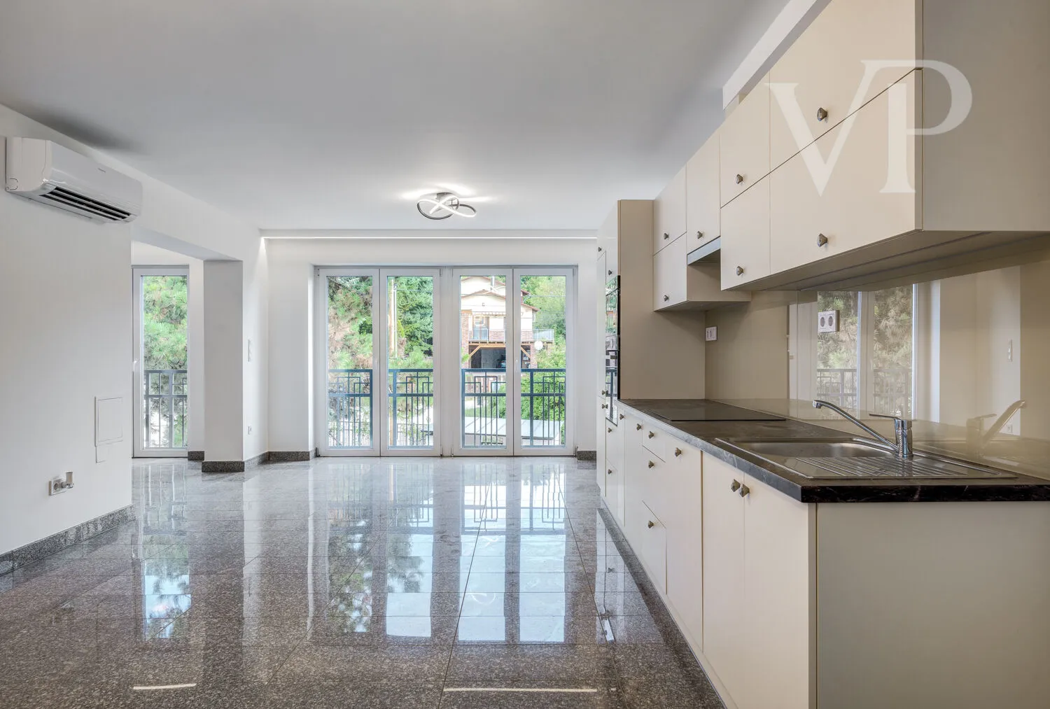 Budaörsi 3 lakásos ingatlan – többgenerációs otthon, iroda vagy magánklinika céljára.