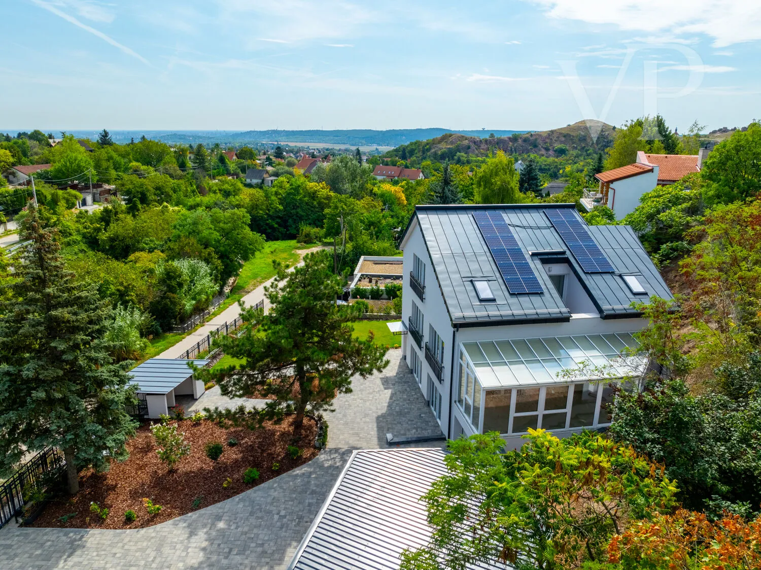 Budaörsi 3 lakásos ingatlan – többgenerációs otthon, iroda vagy magánklinika céljára.