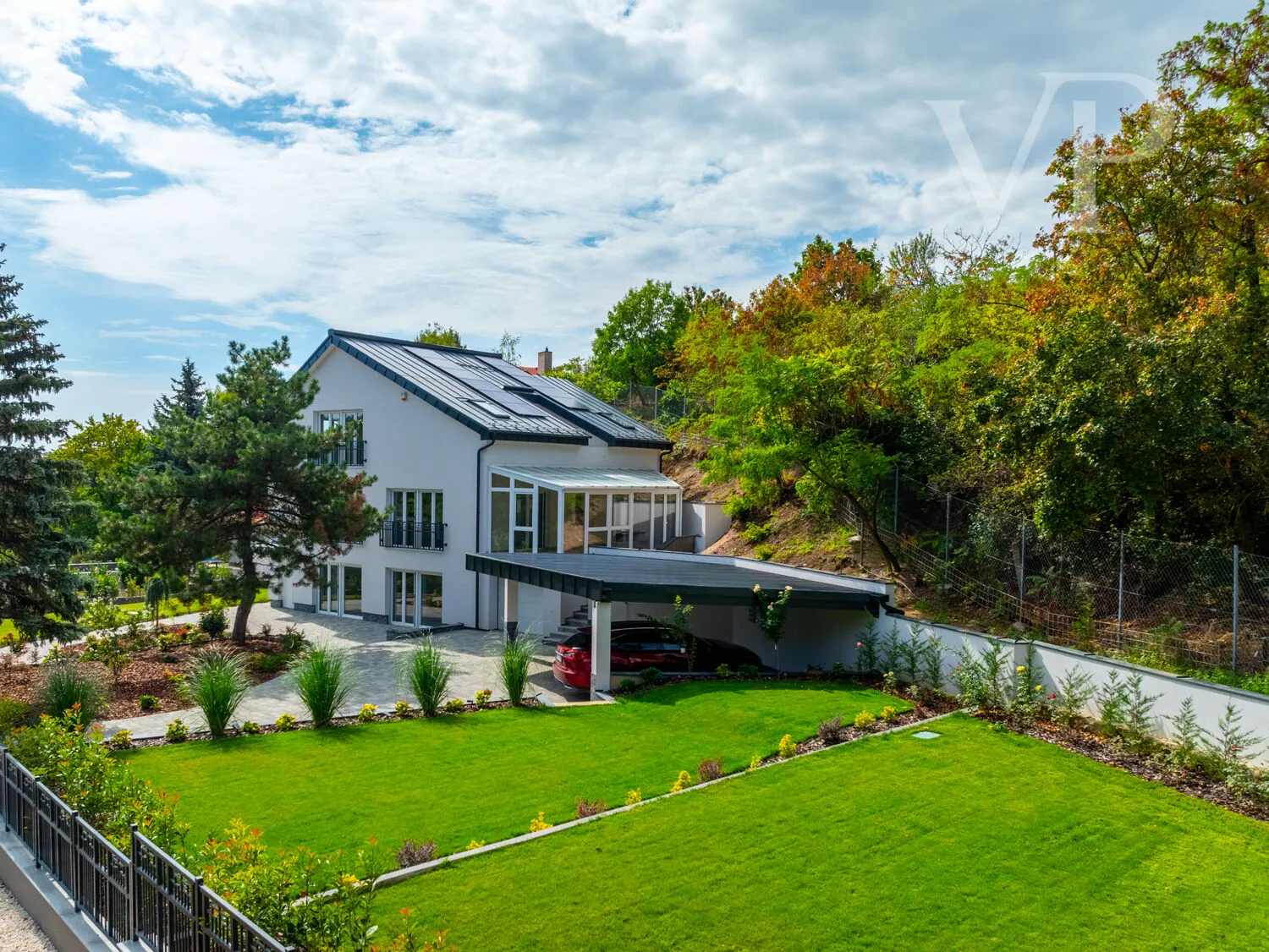 Budaörsi 3 lakásos ingatlan – többgenerációs otthon, iroda vagy magánklinika céljára.
