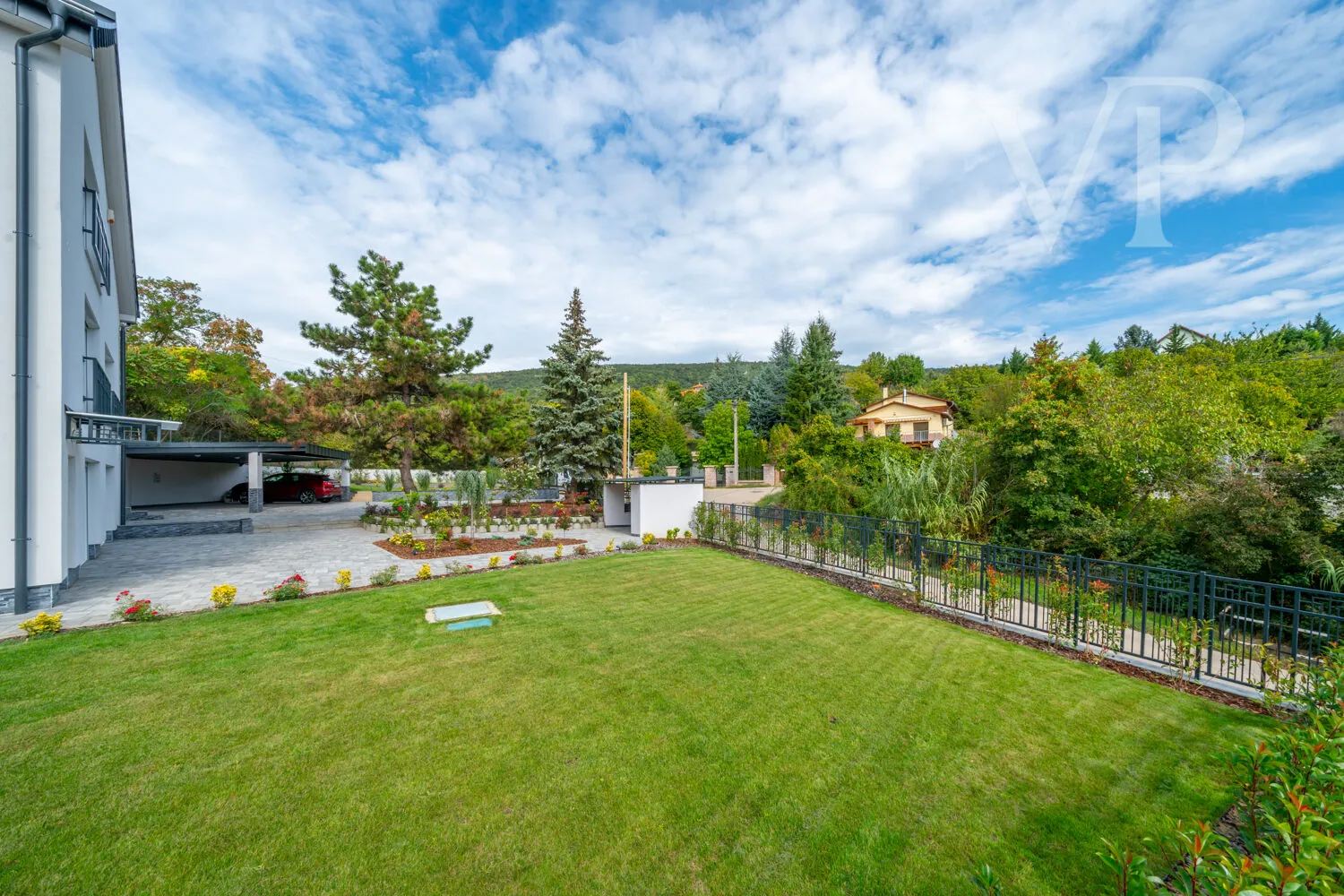 Budaörsi 3 lakásos ingatlan – többgenerációs otthon, iroda vagy magánklinika céljára.