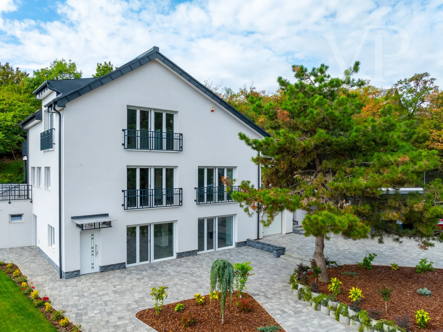 Budaörsi 3 lakásos ingatlan – többgenerációs otthon, iroda vagy magánklinika céljára.