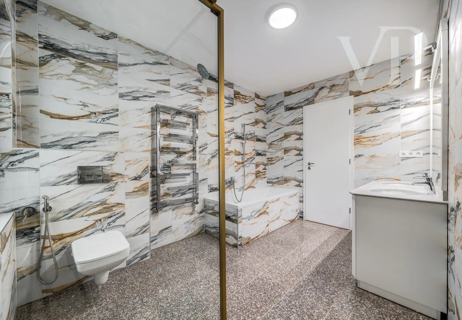 Budaörsi 3 lakásos ingatlan – többgenerációs otthon, iroda vagy magánklinika céljára.