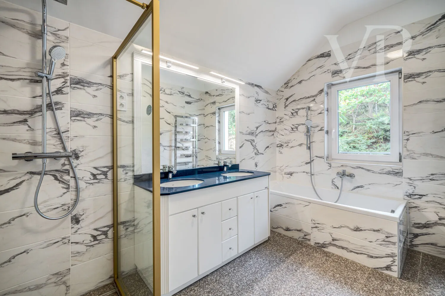 Budaörsi 3 lakásos ingatlan – többgenerációs otthon, iroda vagy magánklinika céljára.