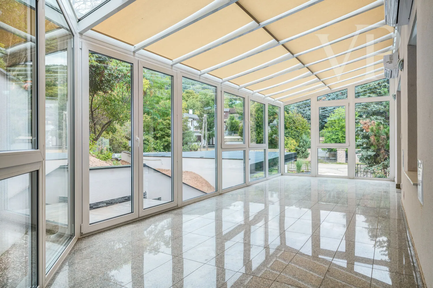 Budaörsi 3 lakásos ingatlan – többgenerációs otthon, iroda vagy magánklinika céljára.