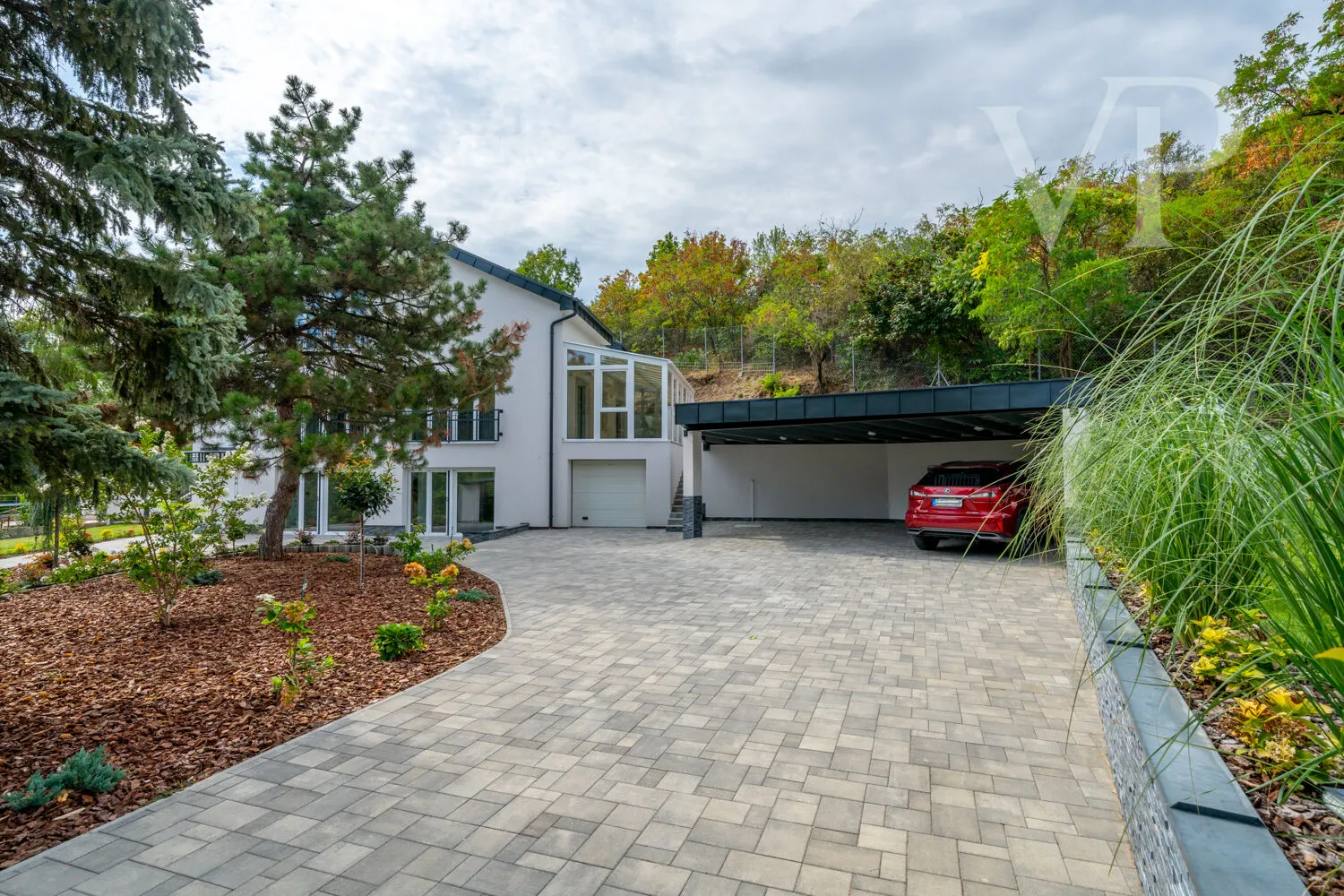 Budaörsi 3 lakásos ingatlan – többgenerációs otthon, iroda vagy magánklinika céljára.