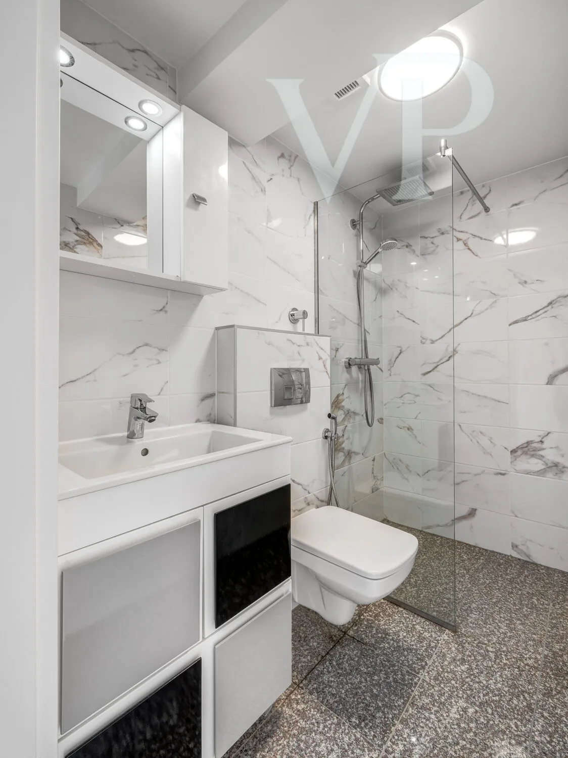 Budaörsi 3 lakásos ingatlan – többgenerációs otthon, iroda vagy magánklinika céljára.