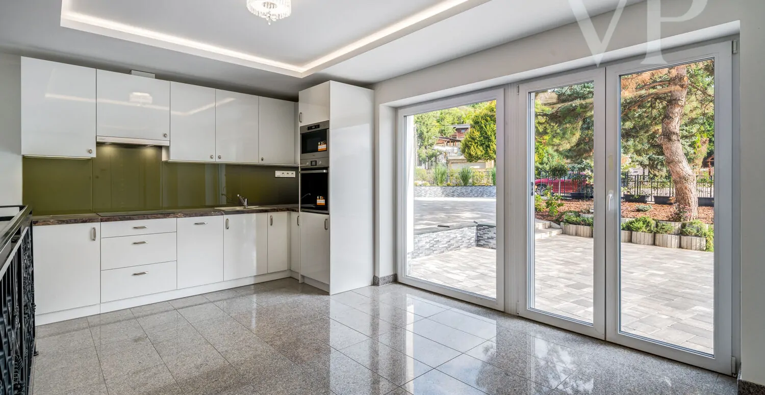 Budaörsi 3 lakásos ingatlan – többgenerációs otthon, iroda vagy magánklinika céljára.