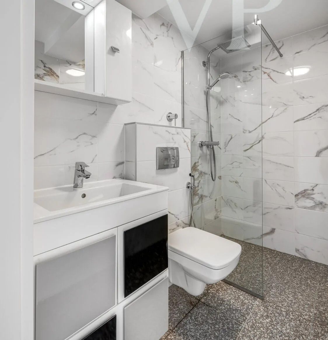 Budaörsi 3 lakásos ingatlan – többgenerációs otthon, iroda vagy magánklinika céljára.