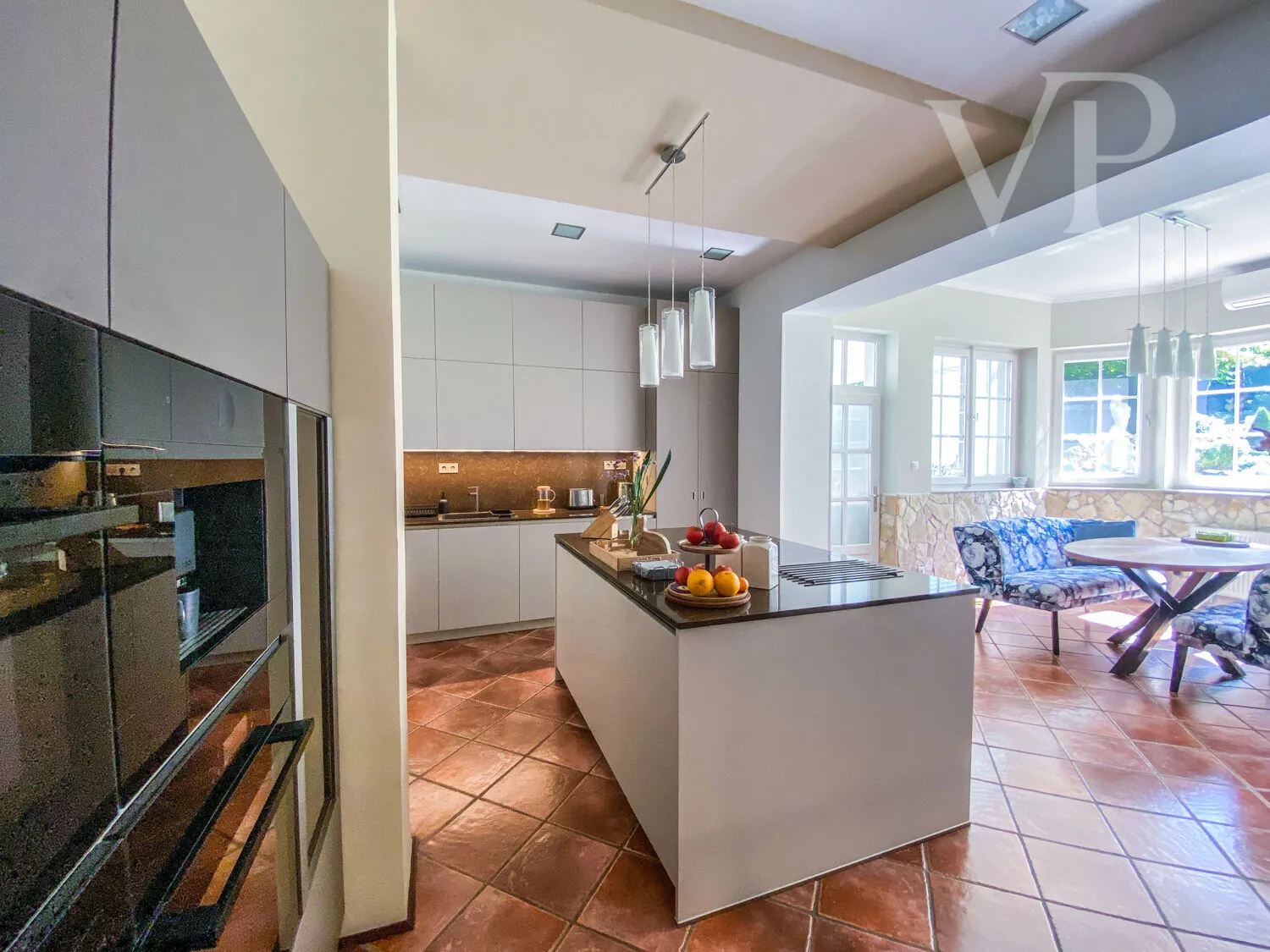 F9F6D95B-979D-4E8D-AF02-A71A9FDCC23F