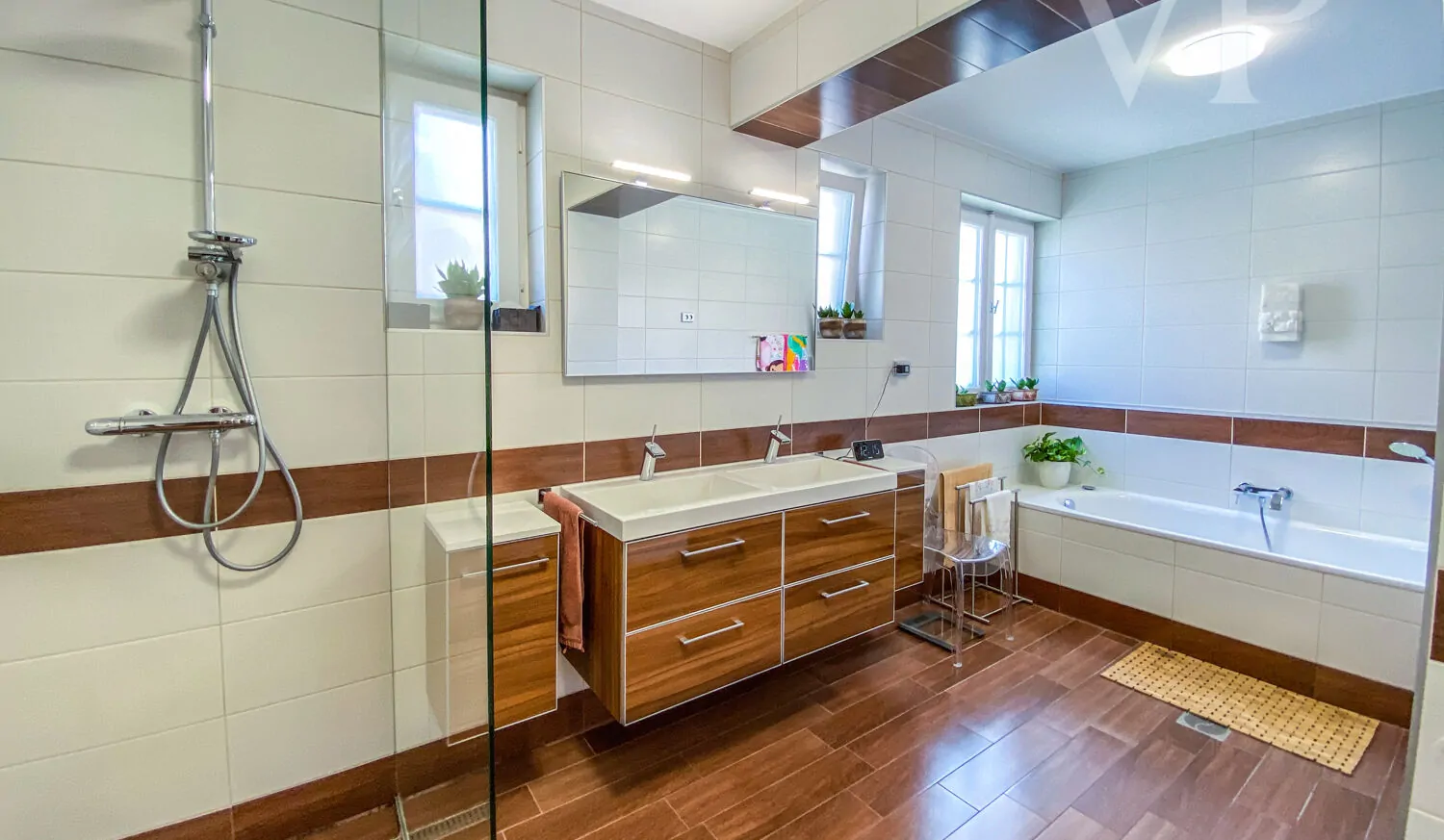 83666186-5411-47B9-ADA5-68FA6CE29397