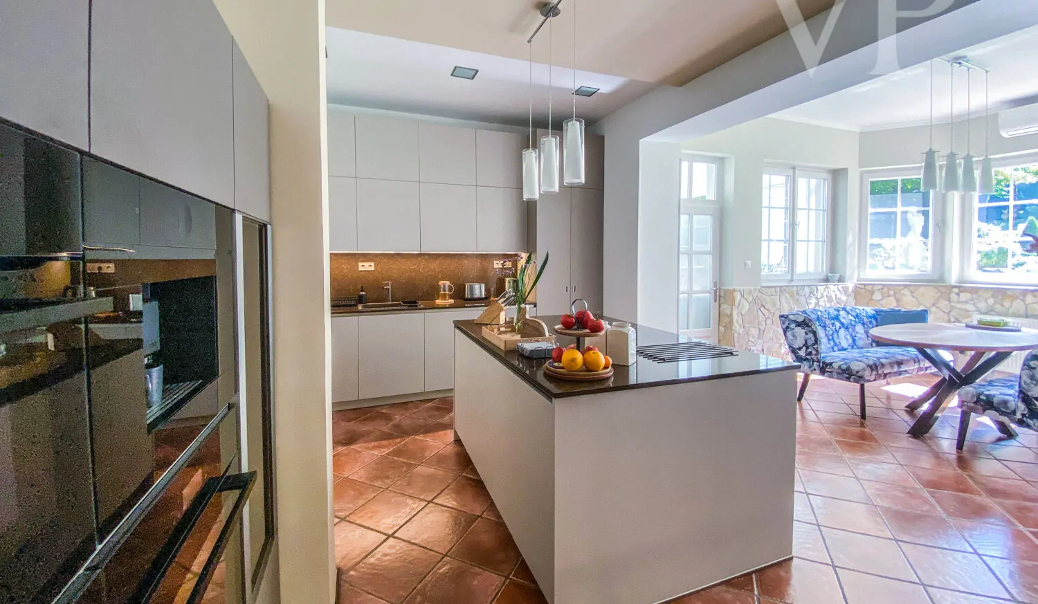 F9F6D95B-979D-4E8D-AF02-A71A9FDCC23F