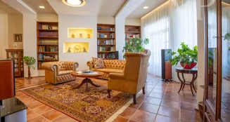 von_poll_real_estate_property_HU25439586_image_1