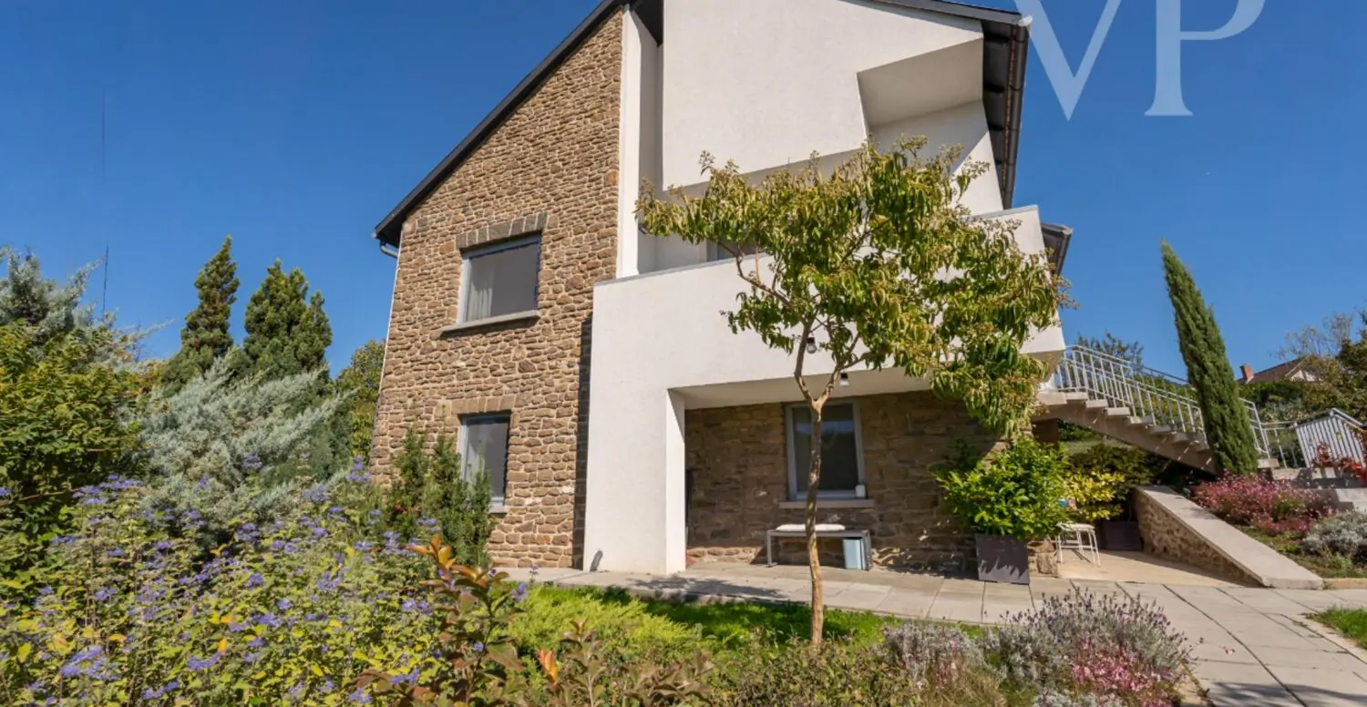 Ház Tihanyban – panoráma, elegancia és modern kényelem.