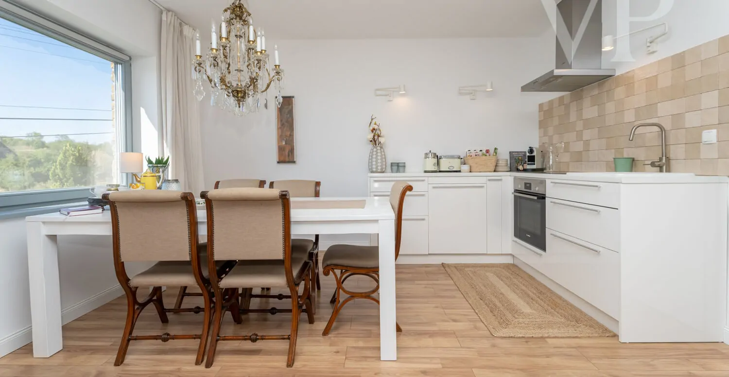 Ház Tihanyban – panoráma, elegancia és modern kényelem.