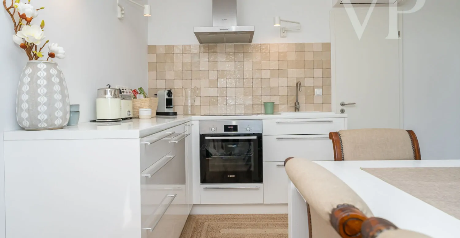 Ház Tihanyban – panoráma, elegancia és modern kényelem.