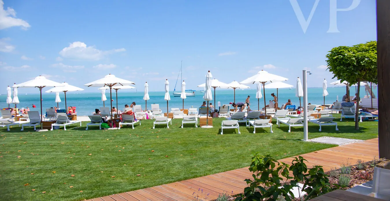 Ház Tihanyban – panoráma, elegancia és modern kényelem.