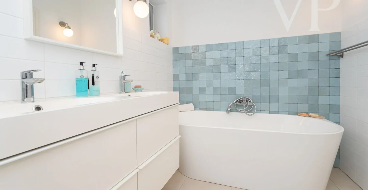 Ház Tihanyban – panoráma, elegancia és modern kényelem.