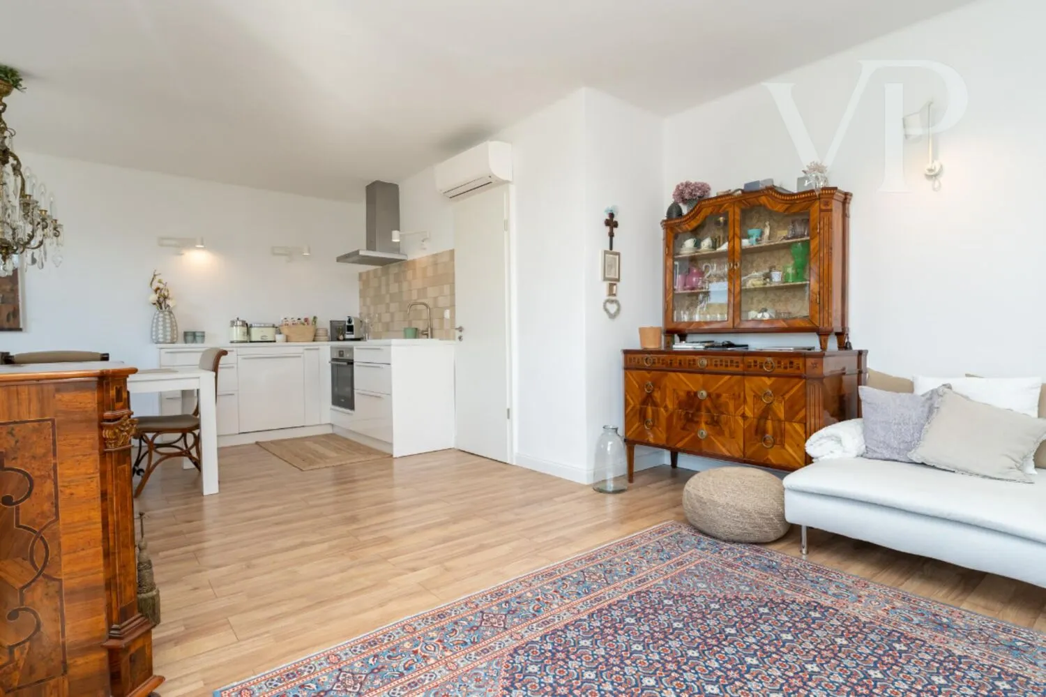 Ház Tihanyban – panoráma, elegancia és modern kényelem.