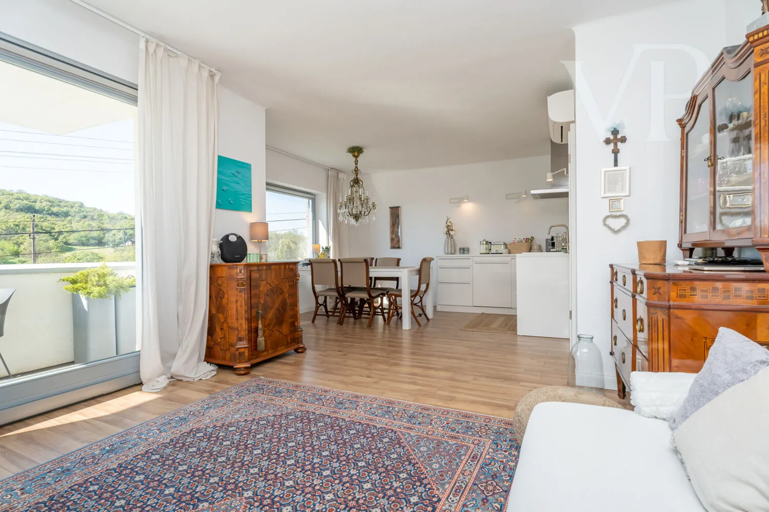 Ház Tihanyban – panoráma, elegancia és modern kényelem.