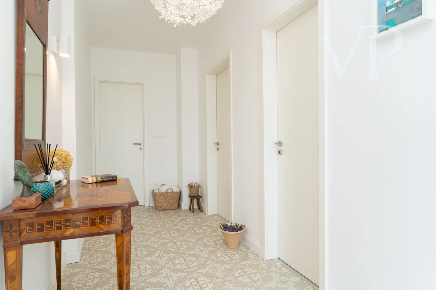 Ház Tihanyban – panoráma, elegancia és modern kényelem.