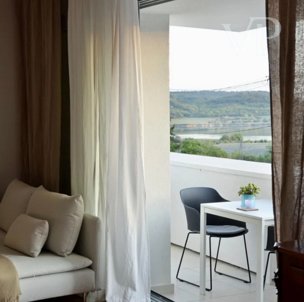 Ház Tihanyban – panoráma, elegancia és modern kényelem.