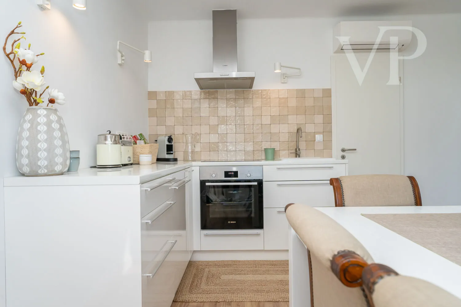 Ház Tihanyban – panoráma, elegancia és modern kényelem.