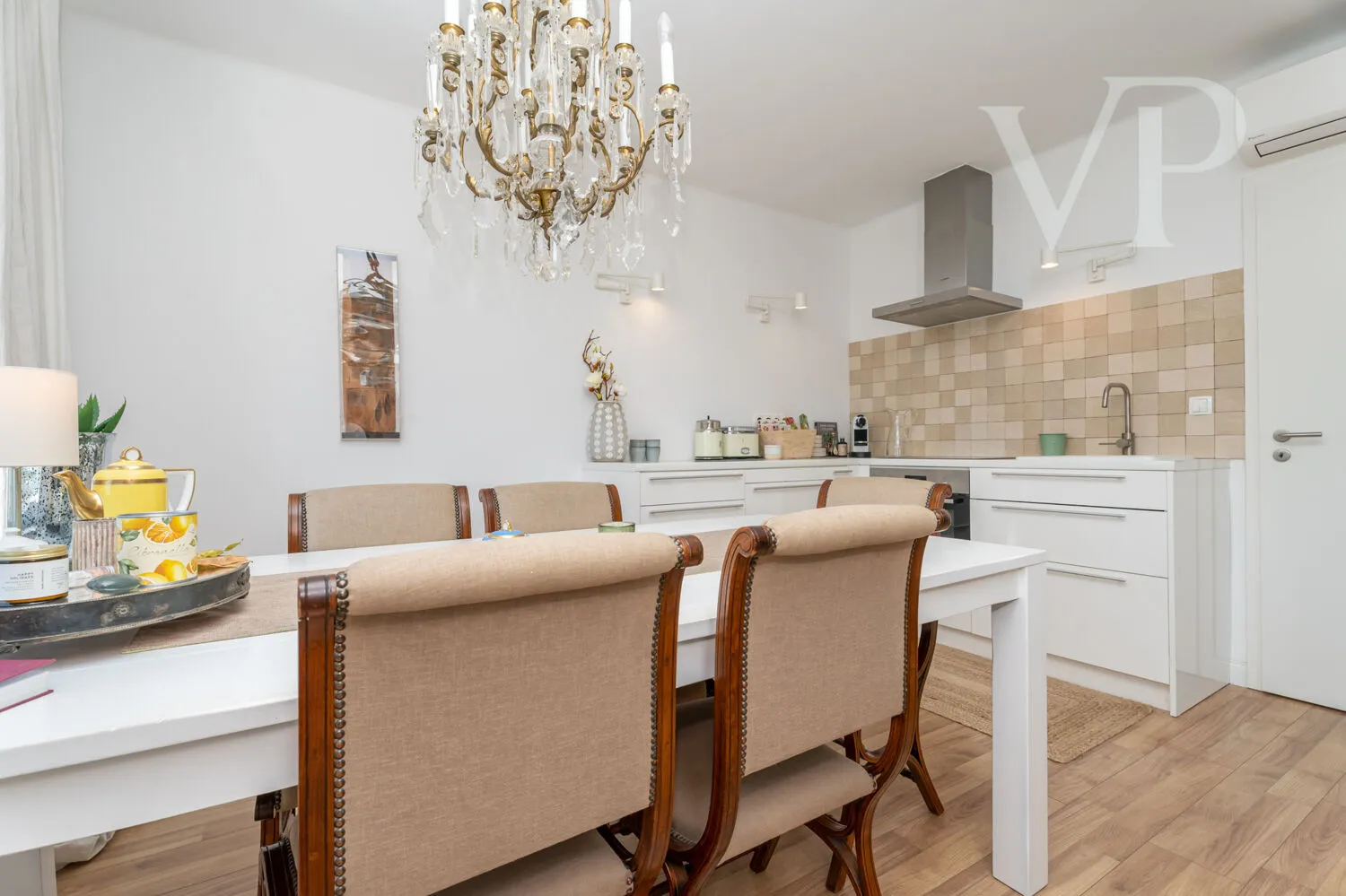 Ház Tihanyban – panoráma, elegancia és modern kényelem.