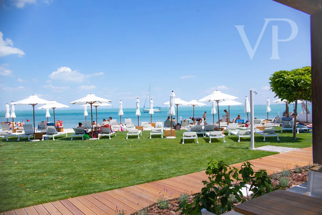 Ház Tihanyban – panoráma, elegancia és modern kényelem.