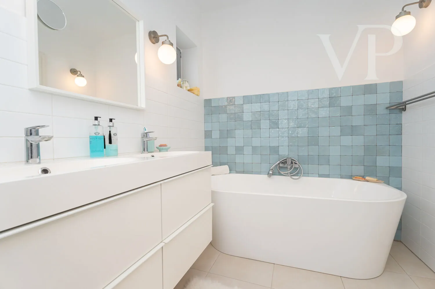 Ház Tihanyban – panoráma, elegancia és modern kényelem.