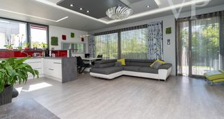 von_poll_real_estate_property_HU25439616_image_10