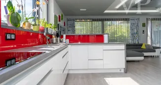 von_poll_real_estate_property_HU25439616_image_0