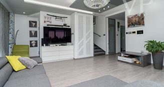 von_poll_real_estate_property_HU25439616_image_7
