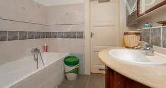 von_poll_real_estate_property_HU25439617_image_8