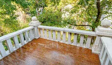 33786115_226795512_m(1)