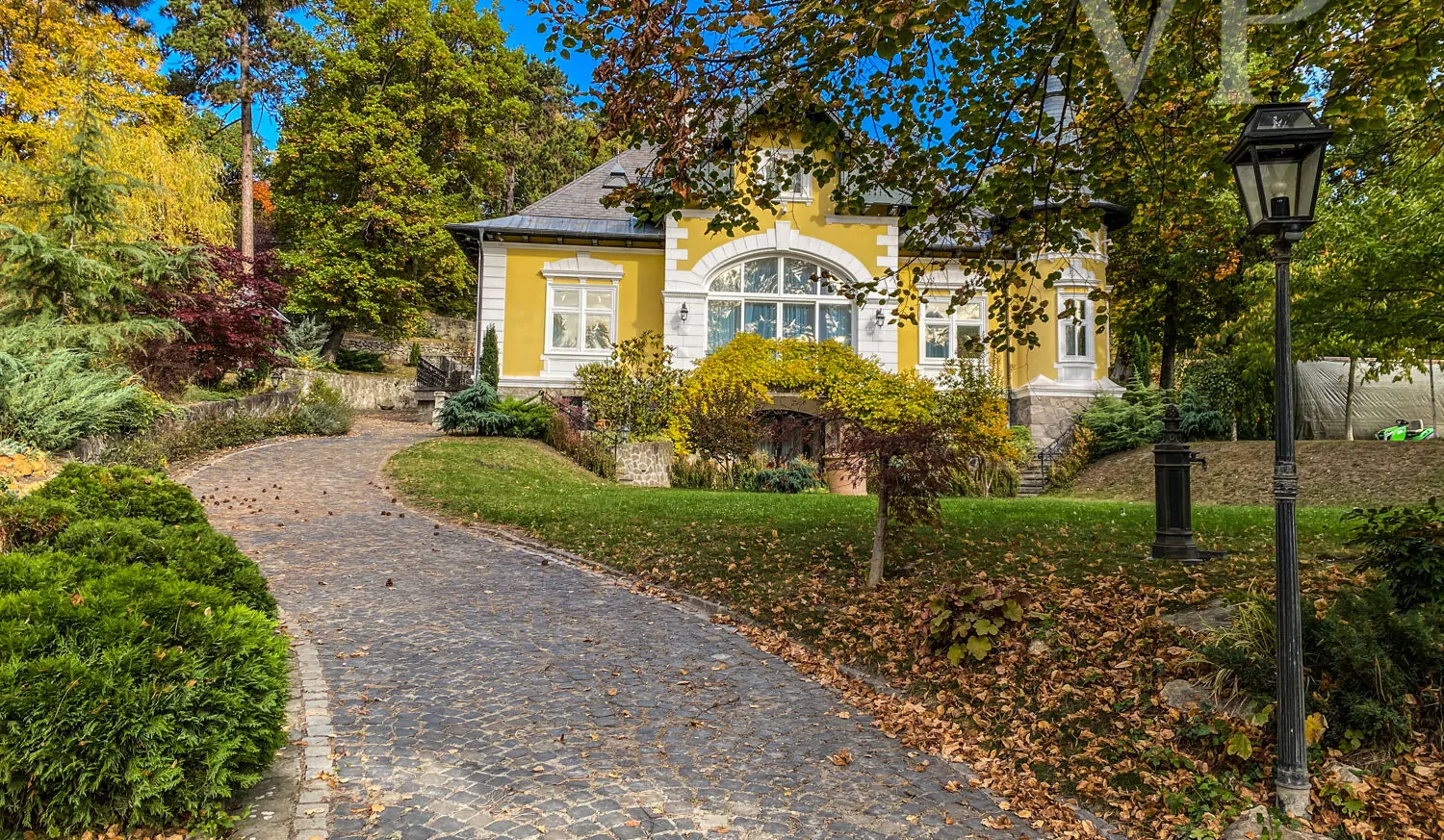 4B1989E9-F0E6-48C2-8BC5-D0B7BF72EB3F