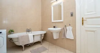 von_poll_real_estate_property_HU25439637_image_22