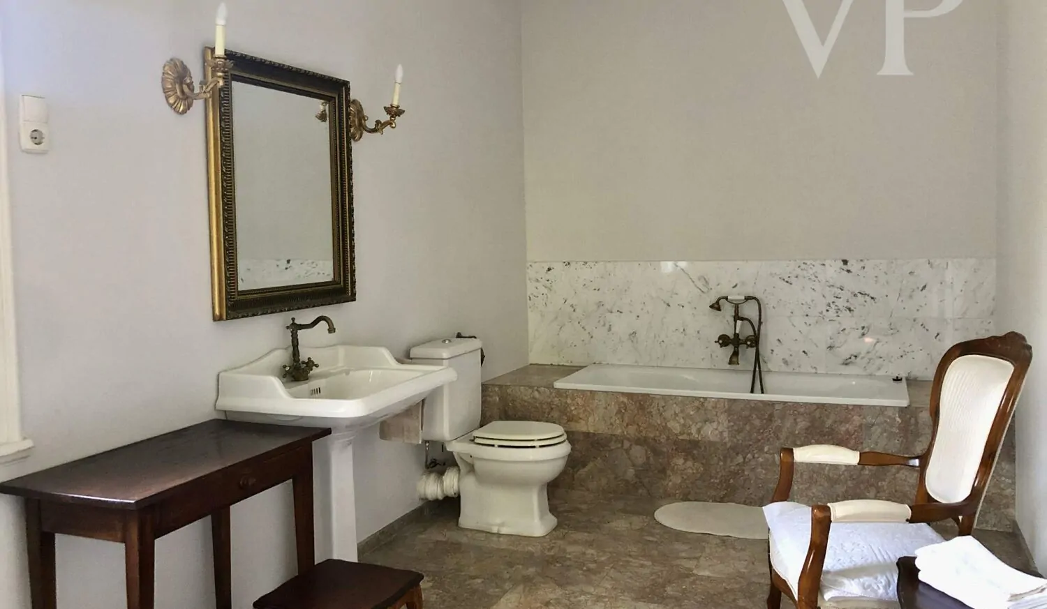 e8da1054-8a70-4b19-b147-787d3924193c