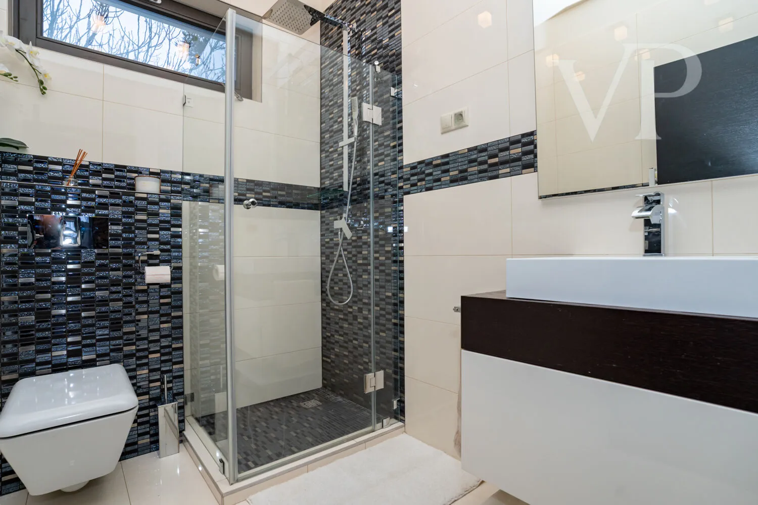 Vendégszobához tartozó fürdő