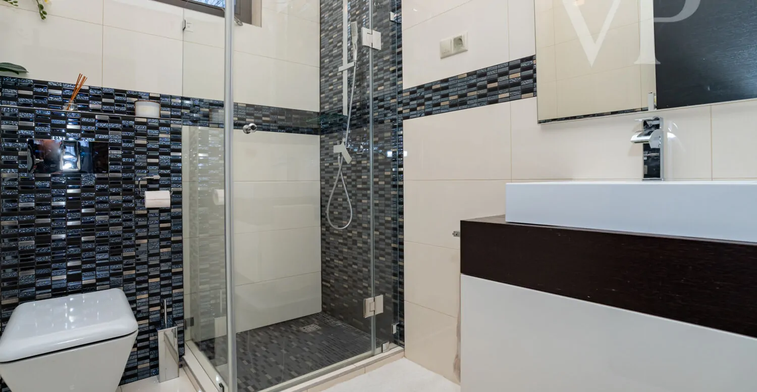 Vendégszobához tartozó fürdő