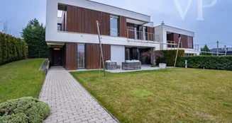 von_poll_real_estate_property_HU25439657_image_0