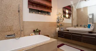 von_poll_real_estate_property_HU26439716_image_96