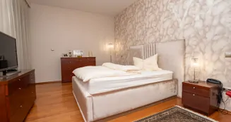 von_poll_real_estate_property_HU26439716_image_322