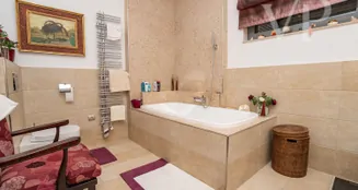 von_poll_real_estate_property_HU26439716_image_321