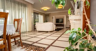 von_poll_real_estate_property_HU26439716_image_280