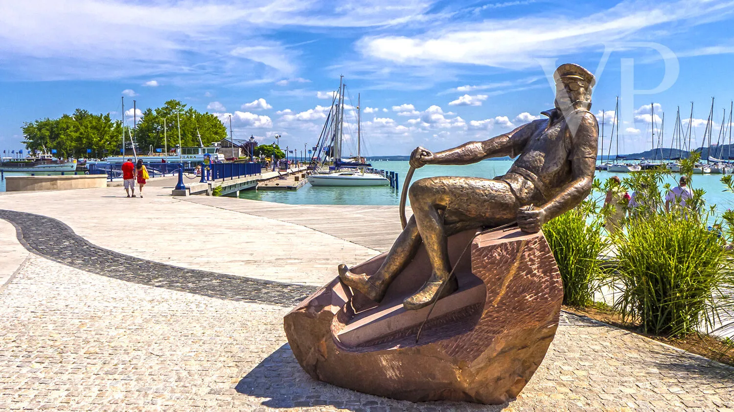 Investitionsmöglichkeit am Balaton. Modernes Gästehaus zu verkaufen, 10 Minuten vom Strand entfernt in Balatonfüred.