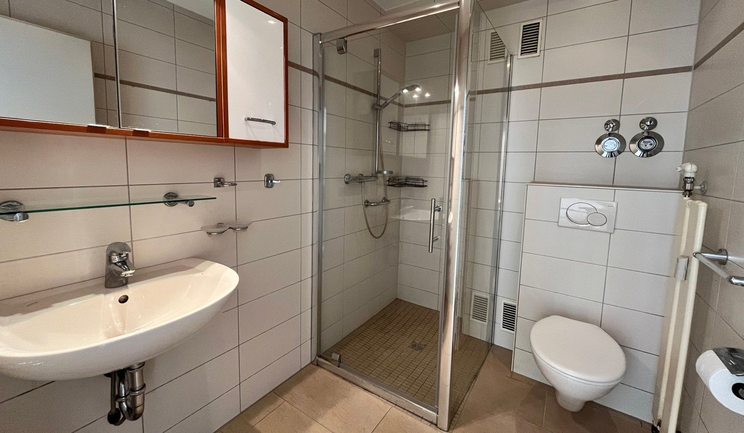 Bad mit begehbarer Dusche
